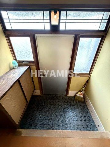 西北町戸建ての玄関