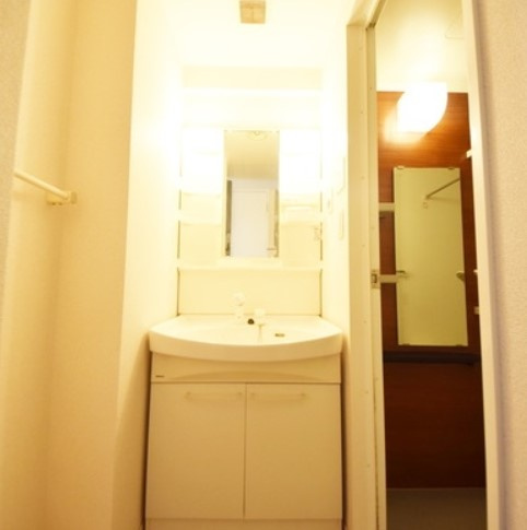 調布市布田４丁目の賃貸マンションの洗面所