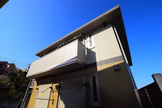 プランドール本郷台　C棟の外観