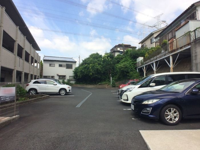 ロイヤルアベニューの駐車場