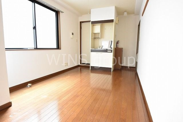 名倉堂ビルの寝室|明るいお部屋です