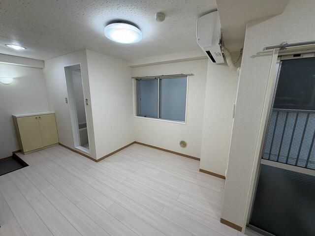 長秀ビルの寝室