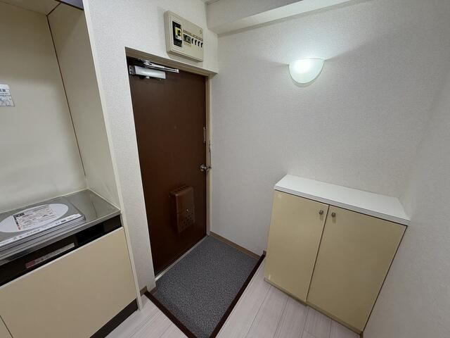 長秀ビルの玄関