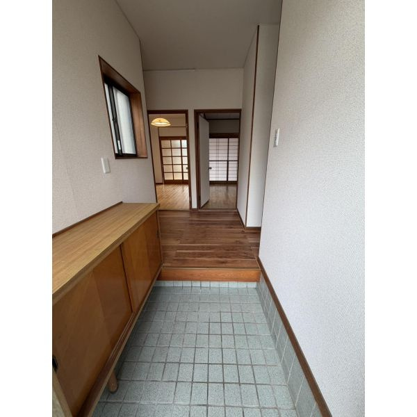 岩屋町岩屋下貸家の玄関