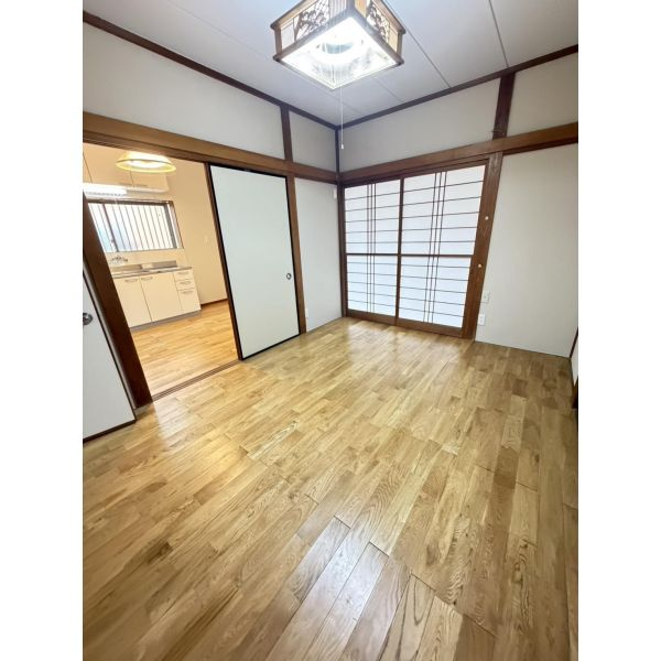 岩屋町岩屋下貸家の居間・リビング