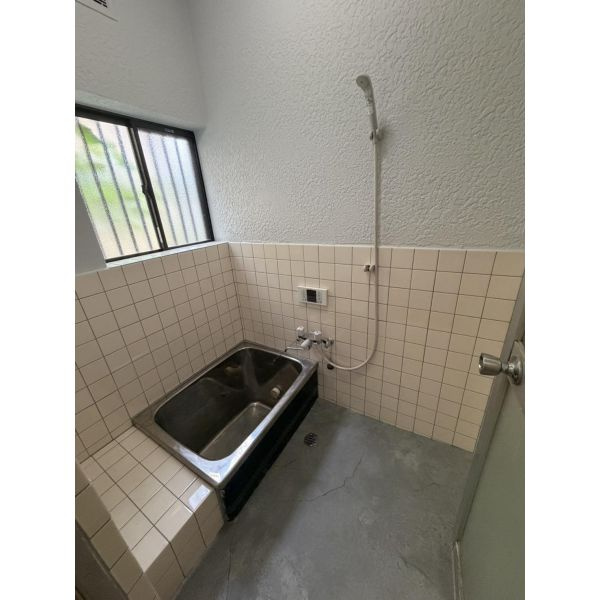 岩屋町岩屋下貸家の浴室