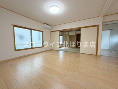 【居間・リビング】 | 三木市別所町朝日ケ丘　貸家