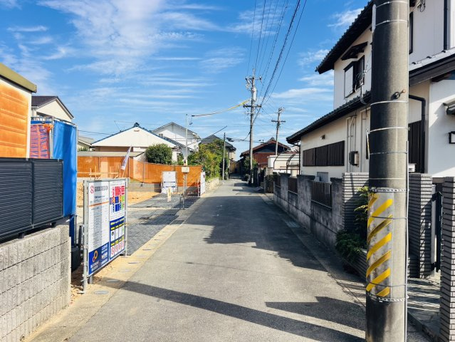 半田市青山6丁目8番5『仲介手数料無料』新築一戸建て・建売の前面道路含む現地写真