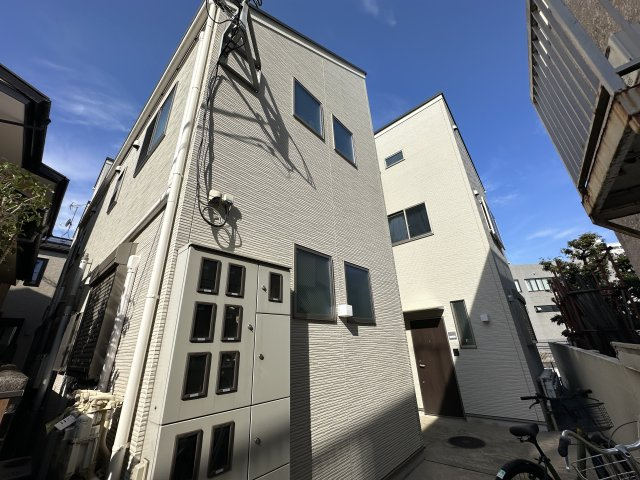 杉並区和泉４丁目のアパートの外観|落ち着いた雰囲気の外観です