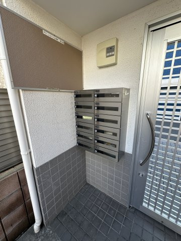杉並区和泉４丁目のアパートのエントランス|ゆとりのあるエントランスです