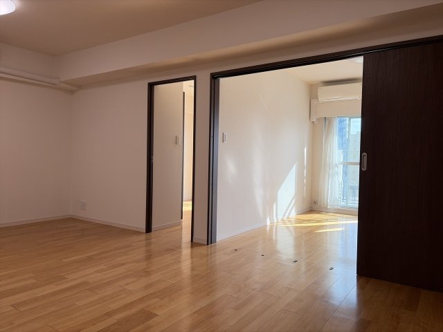 日商岩井府中マンションの居間・リビング|ゆったりとしたリビングです