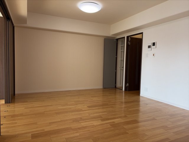 日商岩井府中マンションの居間・リビング|ゆったり過ごせるリビングです