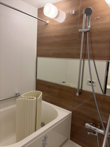 日商岩井府中マンションの浴室|コンパクトで使いやすいお風呂です