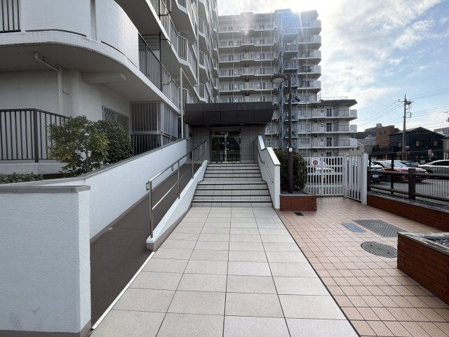 日商岩井府中マンションのエントランス|ゆとりのあるエントランスです