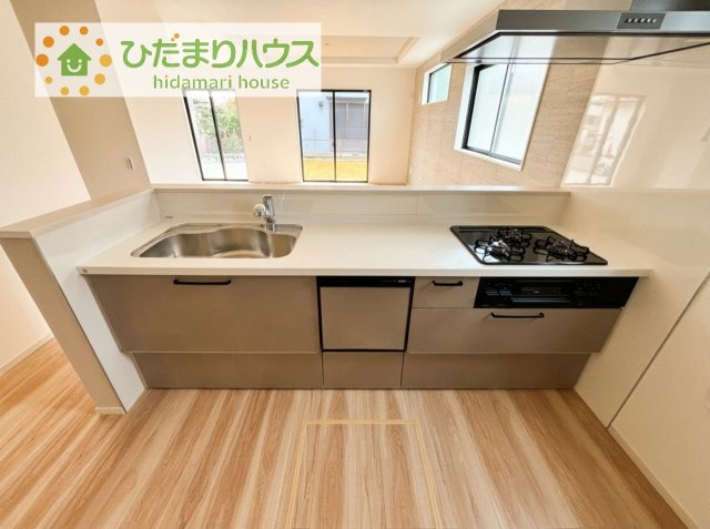 【キッチン】 | 土浦市小松9期　新築戸建 | 3口コンロでお料理する時間も短くなりそうですね(*‘∀‘)