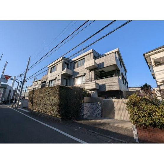 【外観】 | ガーデンハウス浜田山 | 鉄筋コンクリート造のがっちりとした建物。