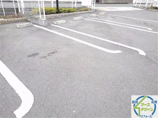 アン　ボヌールの駐車場