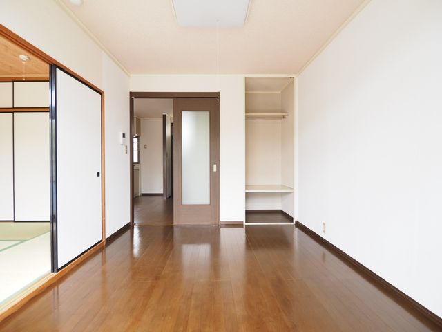 【洋室】 | レジアーナA棟 | ゆったりした洋室です