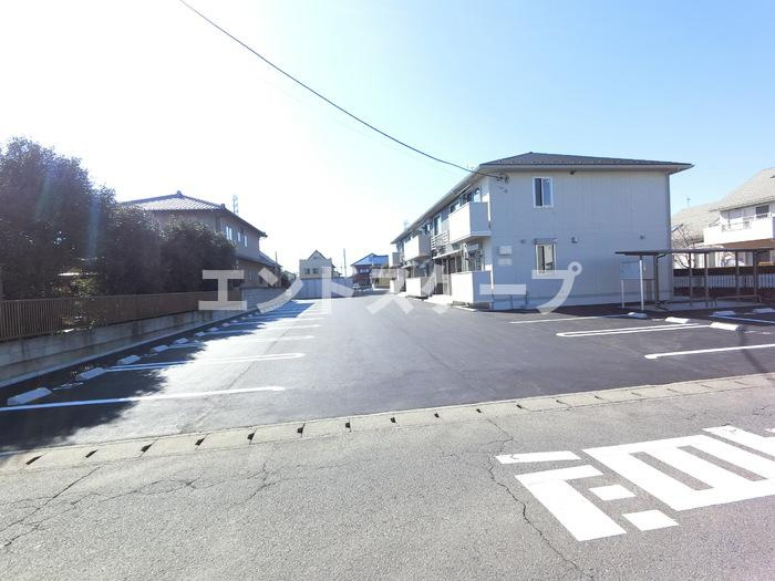 クレストの駐車場|高崎、前橋エリアのお部屋探しはエンドスケープまで！お客様の理想お聞かせ下さい♪