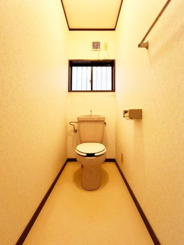 豊中市北桜塚2丁目　中古戸建住宅のトイレ