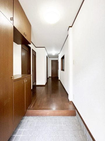 豊中市北桜塚2丁目　中古戸建住宅の玄関