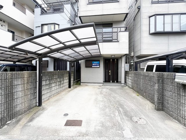 豊中市北桜塚2丁目　中古戸建住宅の駐車場