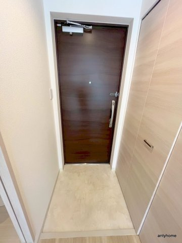 コーラルポワント難波WEST　仲介手数料無料の玄関