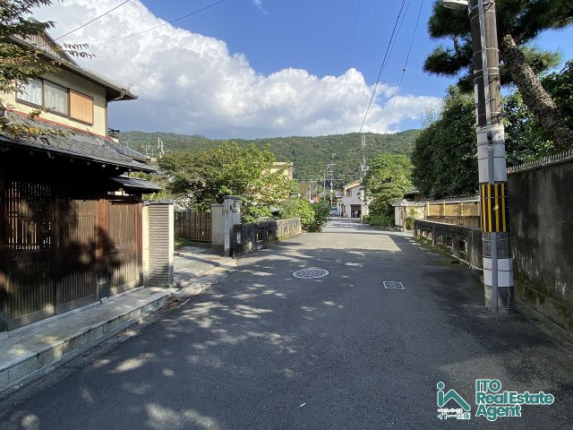 岡崎東天王町 中古戸建の前面道路含む現地写真