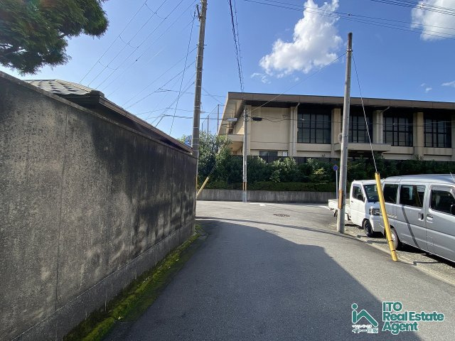 岡崎東天王町 中古戸建の前面道路含む現地写真