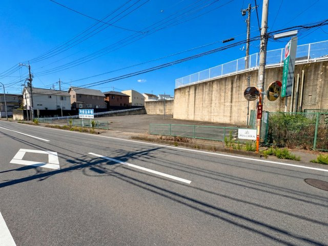 宇都宮市上戸祭町　売土地の前面道路含む現地写真