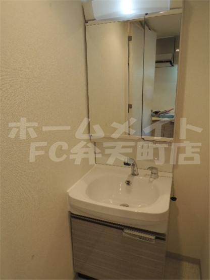 【洗面所】 | プレサンスOSAKA DOMECITY ワンダー | 明るい洗面所です