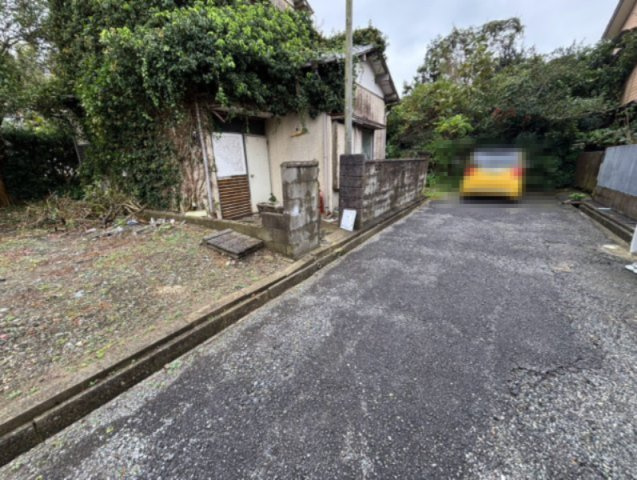 旭市三川　中古戸建の前面道路含む現地写真