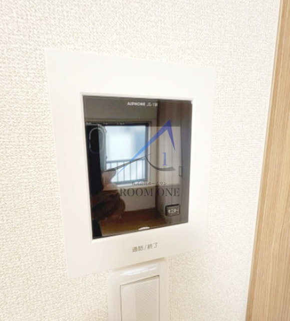 東田荘Ｂ棟のセキュリティ|モニター付きインターホンです。