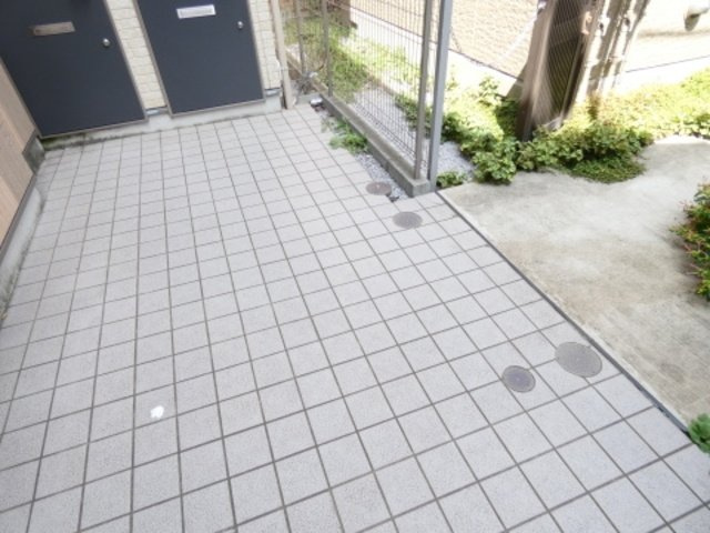 中野区南台５丁目のアパートのエントランス