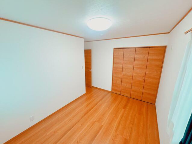 秋田市仁井田二ツ屋２丁目　中古の洋室