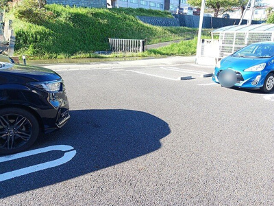 【駐車場】 | サニーグランデ | 駐車場に車を止められます