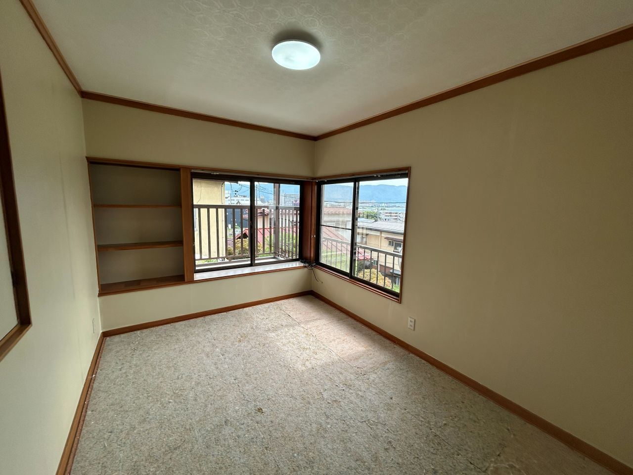 諏訪市大和２丁目中古住宅の和室|2F洋室