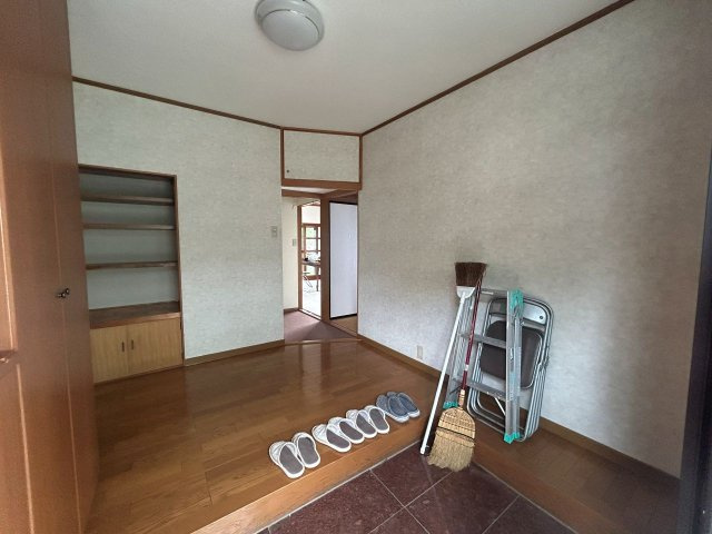 諏訪市大和２丁目中古住宅の玄関