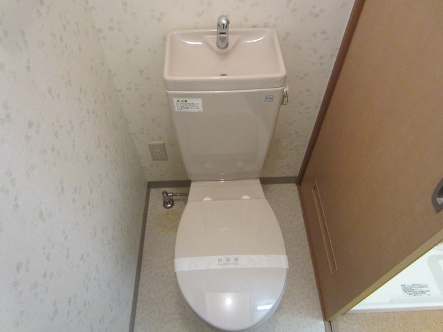サフラワー王子のトイレ|窓付きのトイレです☆