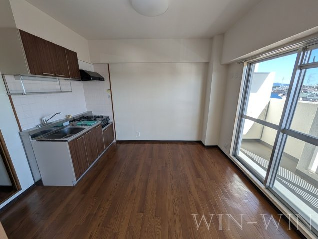 TENOHA TOYOHASHIの居間・リビング|イメージ（同建物内別部屋の写真です）
