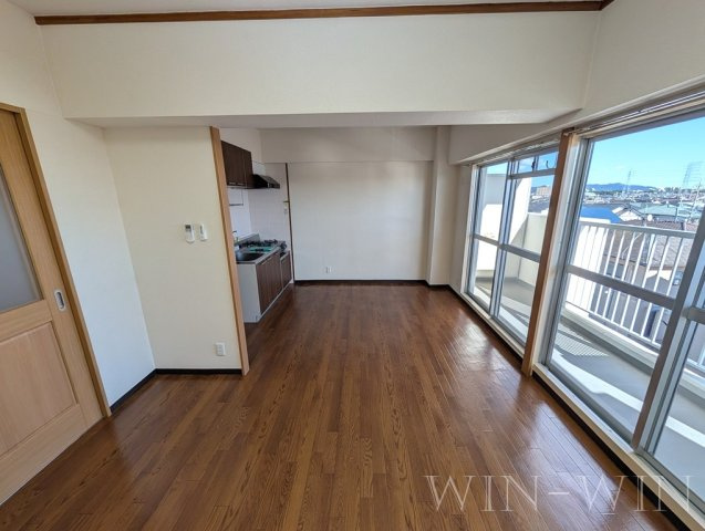 TENOHA TOYOHASHIの居間・リビング|イメージ（同建物内別部屋の写真です）