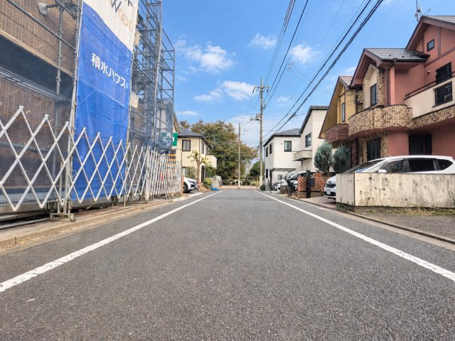 練馬区南大泉2丁目　新築戸建　全7棟の前面道路含む現地写真|2026.10.30撮影

現地ご見学希望・資料請求などお気軽にお問い合わせ下さい！
03-5990-5201