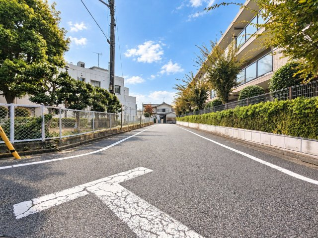 練馬区南大泉2丁目　新築戸建　全7棟の前面道路含む現地写真|2026.10.30撮影

現地ご見学希望・資料請求などお気軽にお問い合わせ下さい！
03-5990-5201