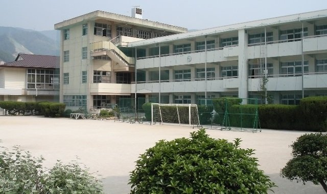 サン　ウォームの周辺|三坂地小学校まで1200m