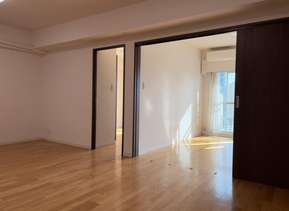 府中市緑町２丁目の賃貸マンションの居間・リビング