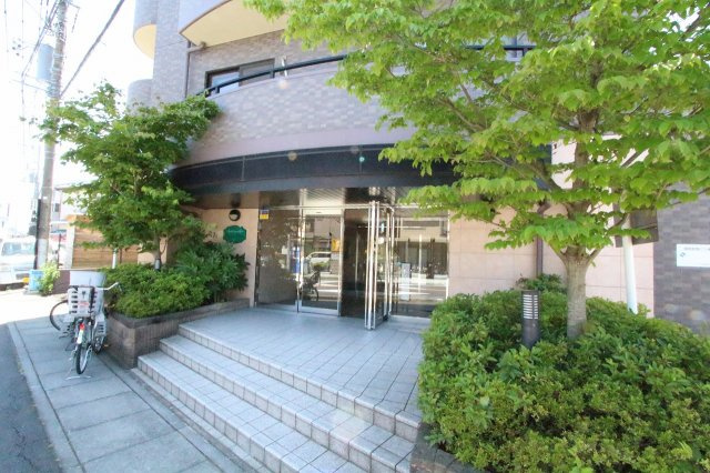 レーベンハイム吉川参番館のエントランス|毎日通るエントランスはこのようになっています