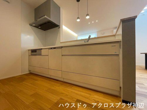 西深津町5丁目(1号地)　3750万のキッチン|リビングのお子様を見守りながらお料理ができる対面キッチン。