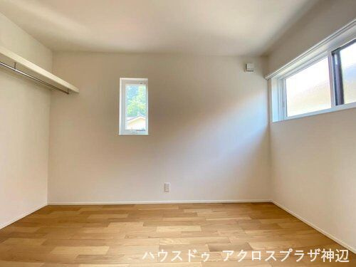 西深津町5丁目(1号地)　3750万の洋室|2階洋室。収納がしっかり確保されているので、広々ゆったり使えます