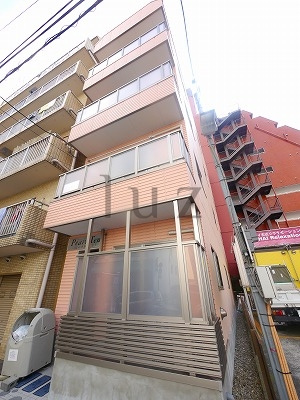 ピークドテンの外観