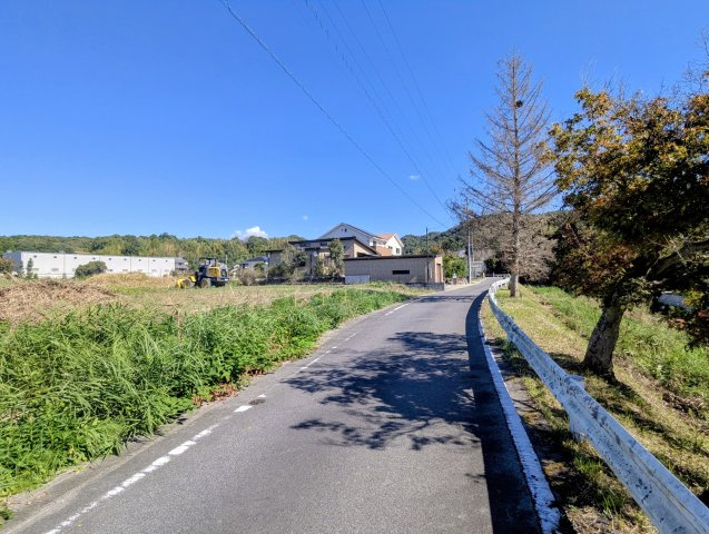 瀬戸市上品野町売り土地（全3区画）の前面道路含む現地写真